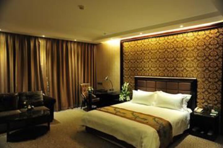 Room 9 of 32