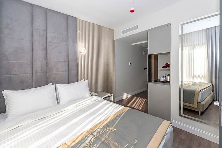 Room 28 of 74