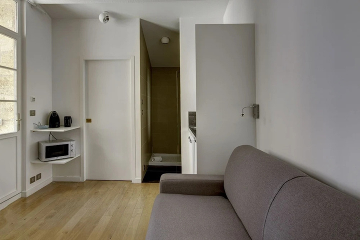 Room 3 of 9