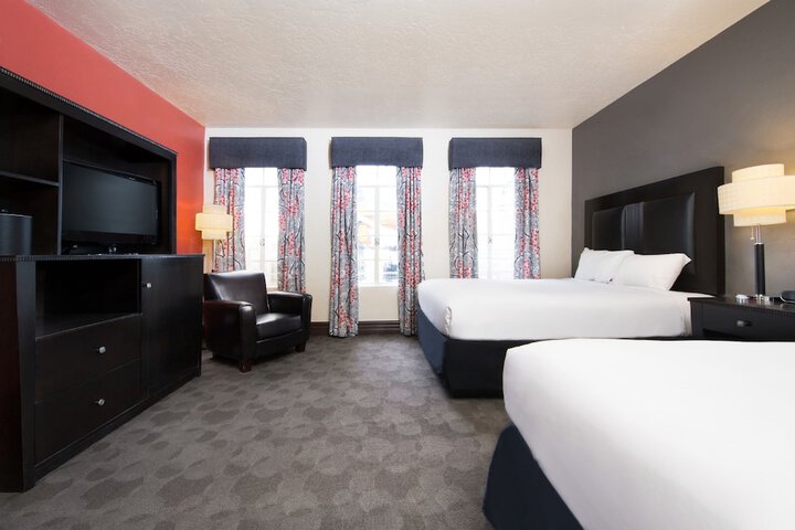 Standard Room, King or Two Doubles (8 of 8)