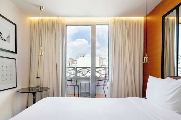 Room 34 of 186