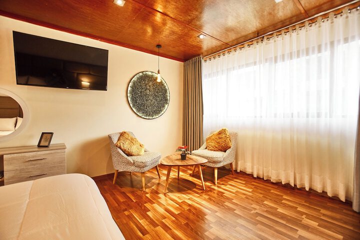 Room 6 of 28