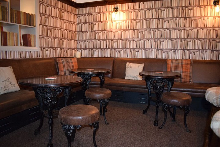 Lounge 15 of 15