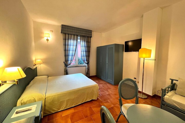 Room 7 of 27