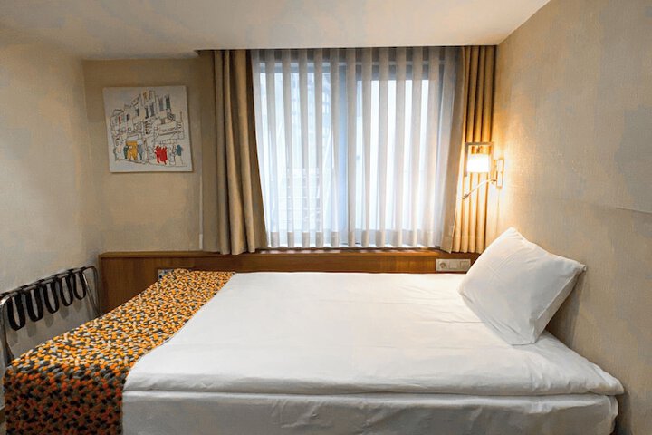 Room 25 of 59