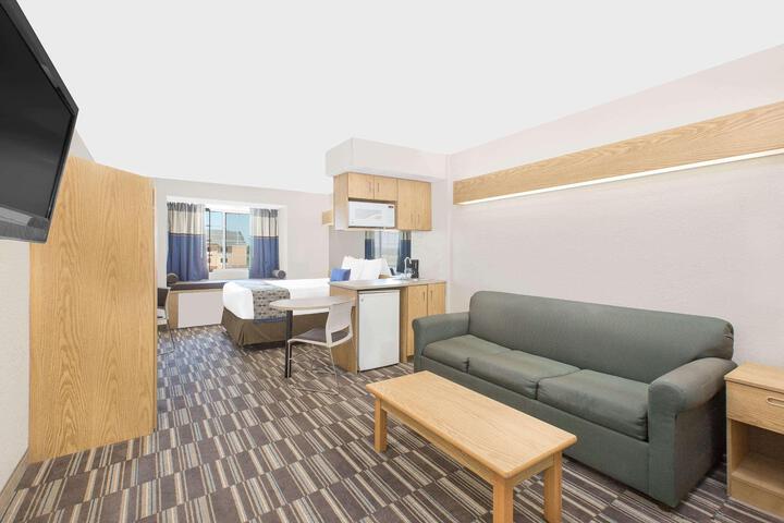 2 Queen Beds Mobility Accessible (23 of 30)