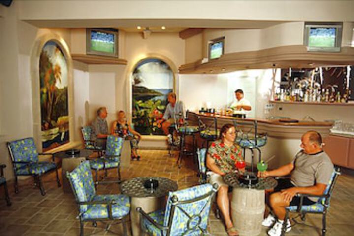 Lounge 5 of 25