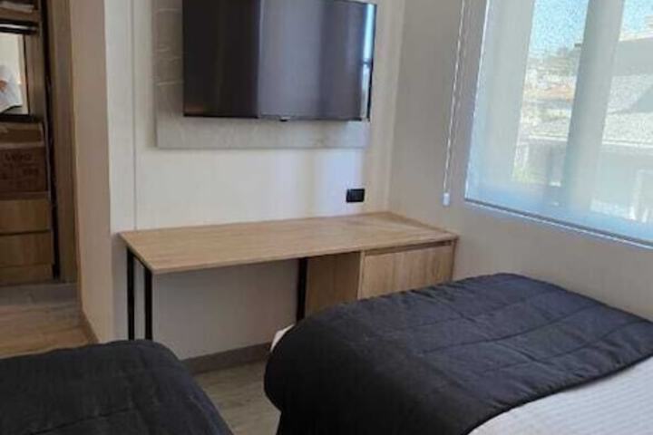 Room 10 of 34