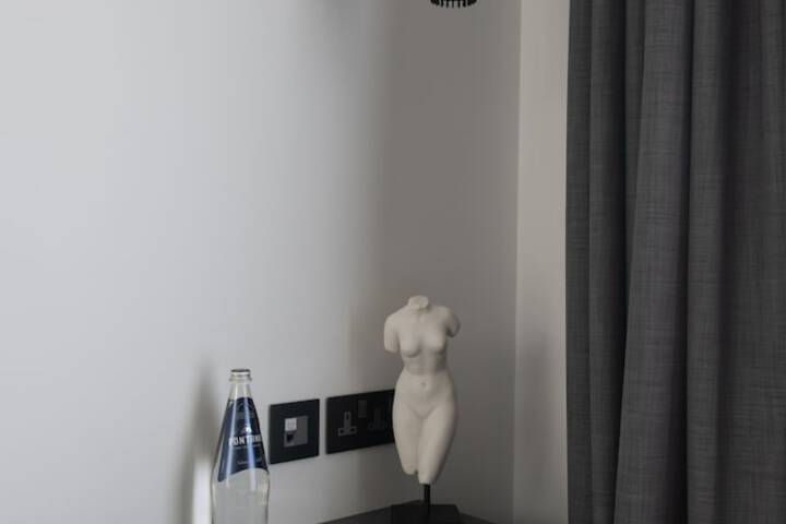 Room 17 of 60