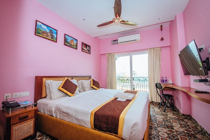 Room 4 of 9