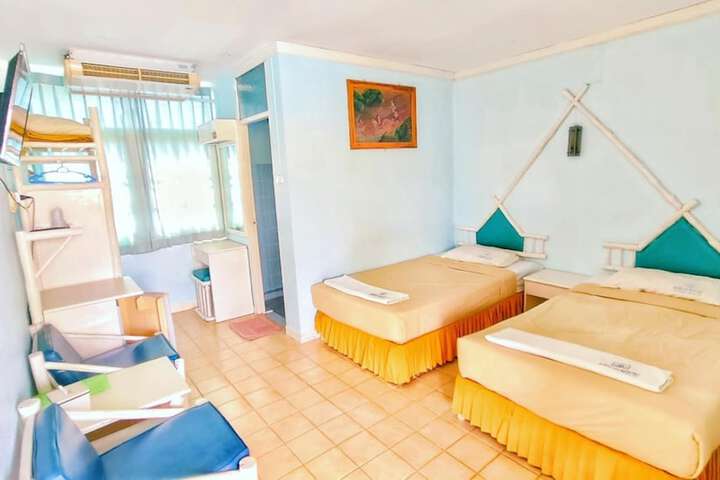 Room 6 of 18