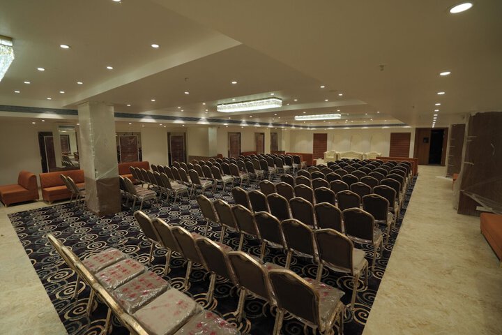 Ballroom/Hall 92 of 102