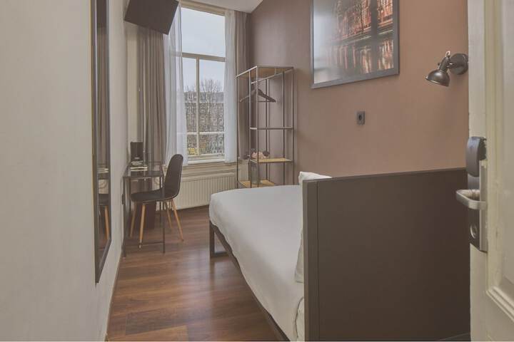 Room 45 of 110