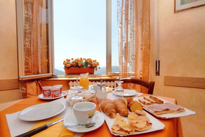 Breakfast/Coffee Service 23 of 28