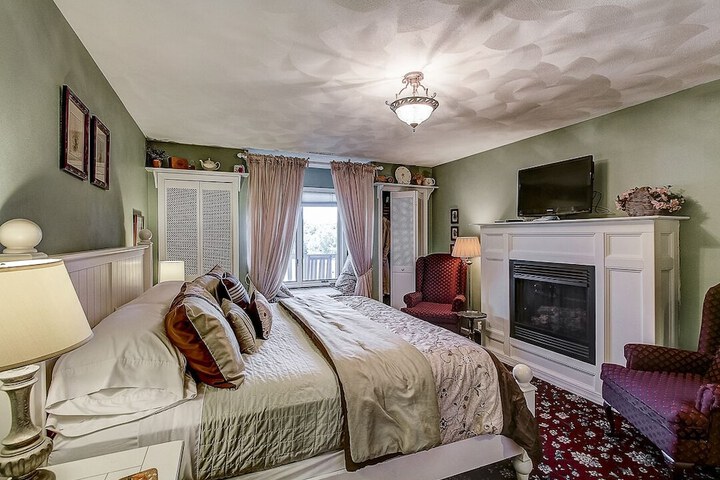 Room 11 of 50