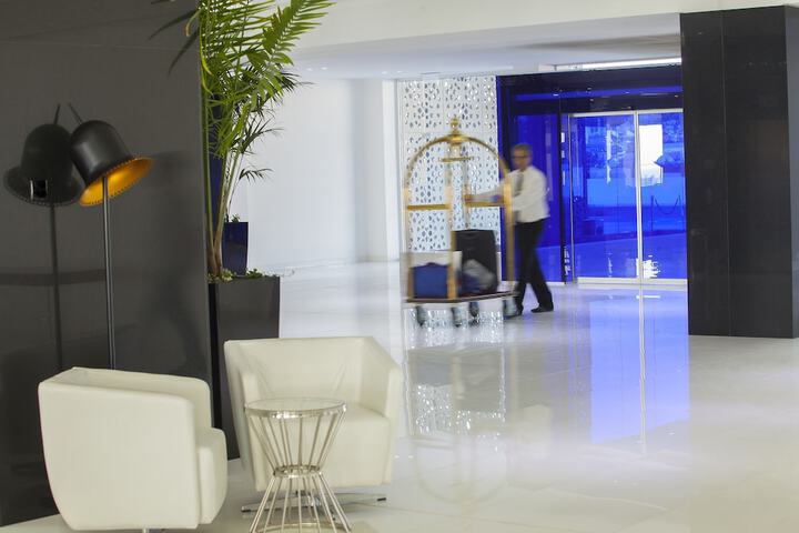 Entrance & Lobby