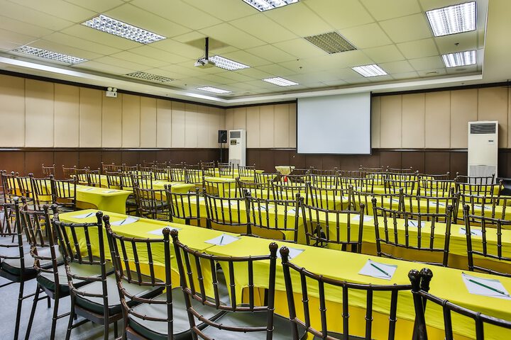 Business Center 80 of 104
