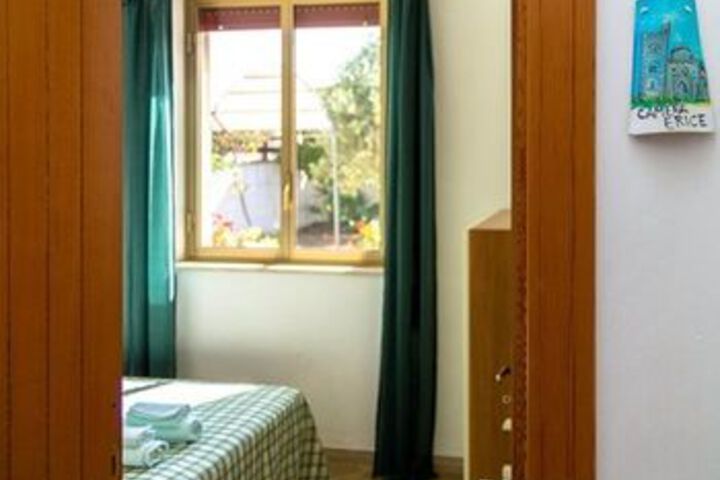 Room 27 of 70