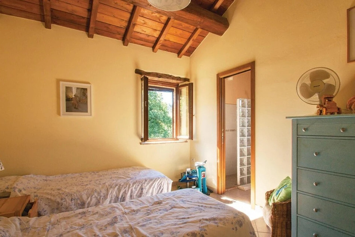 Room 6 of 15