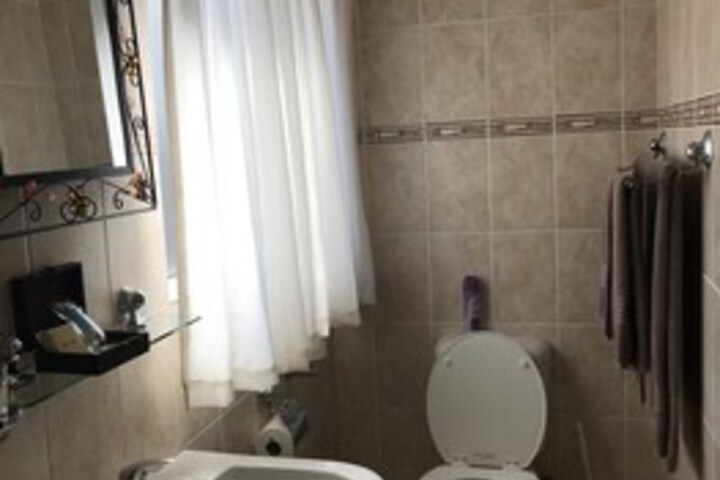 Room 2 of 34
