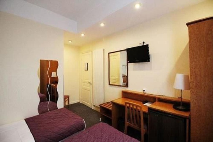 Room 31 of 148