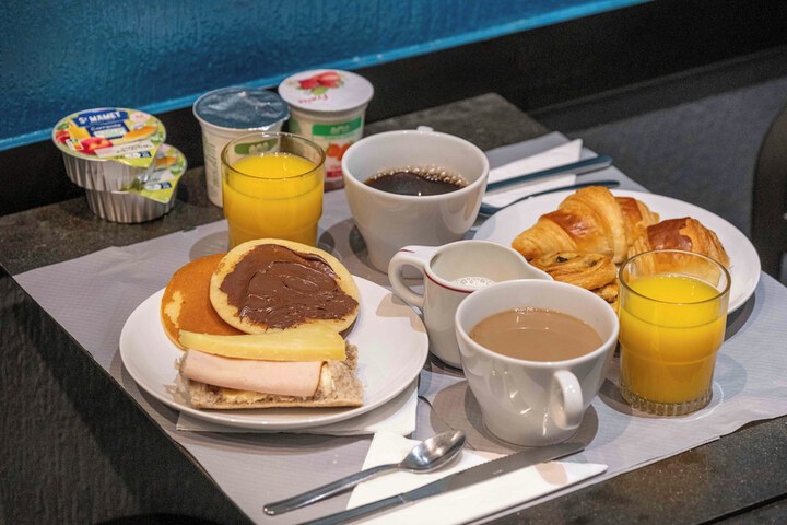 Breakfast/Coffee Service 22 of 26