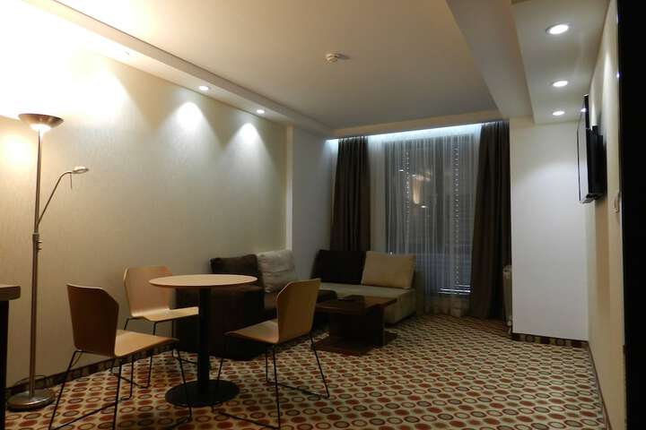 Room 27 of 64