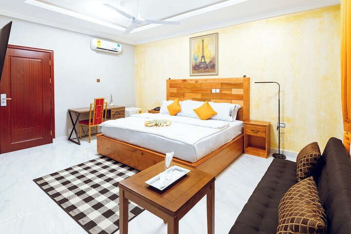 Room 6 of 31