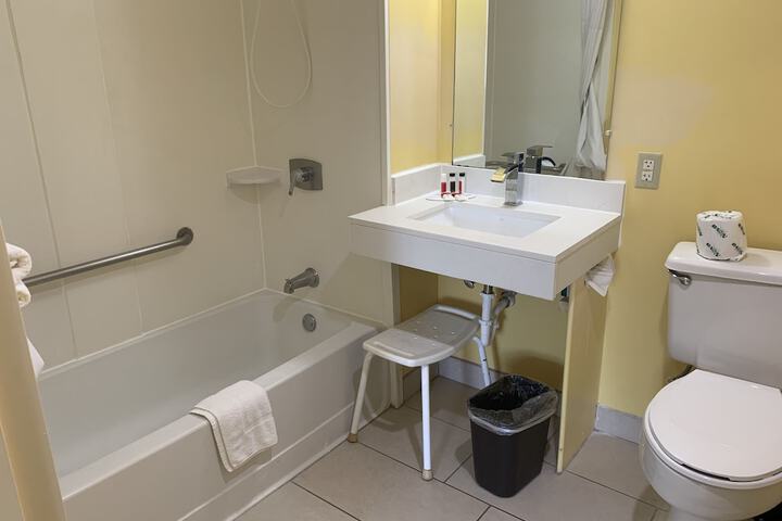 2 Double Beds Mobility Accessible (10 of 11)