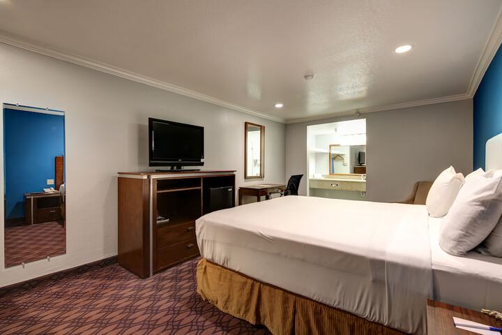 Room 10 of 37