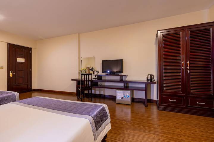 Room 18 of 104
