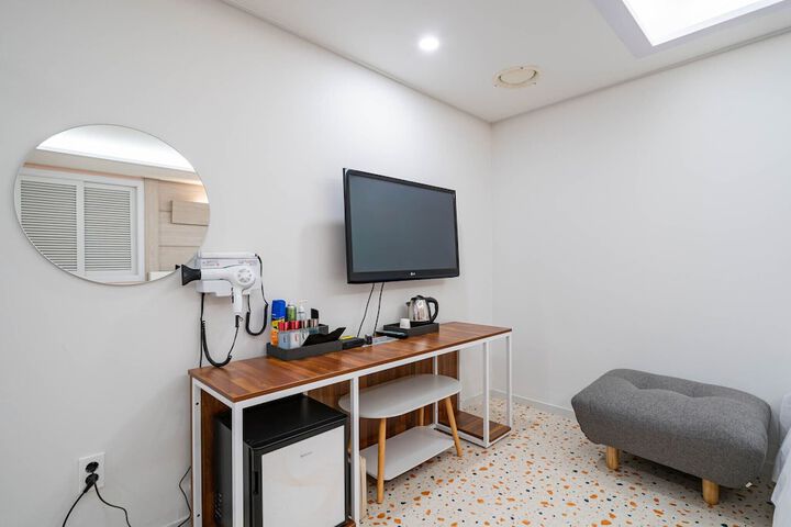 Room 21 of 37