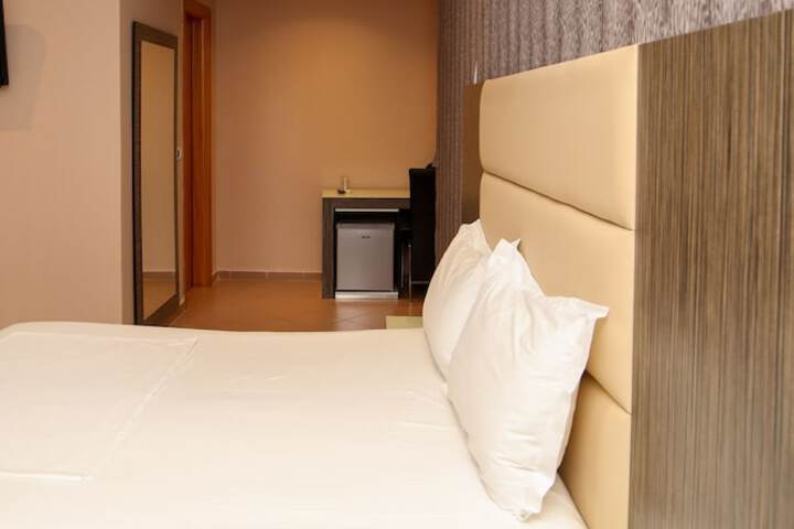 Room 46 of 218