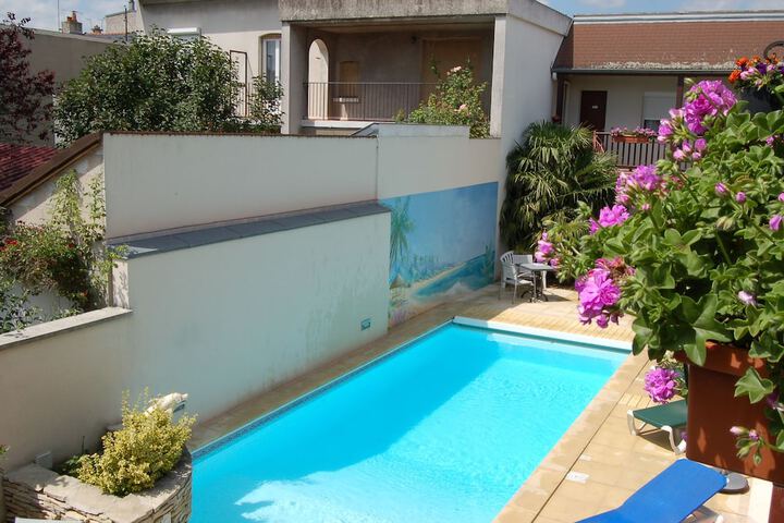 Pool Hotel