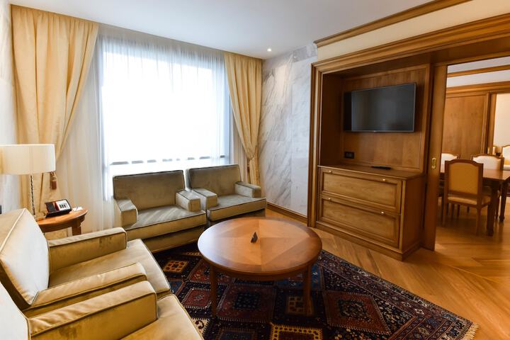 Room 35 of 100
