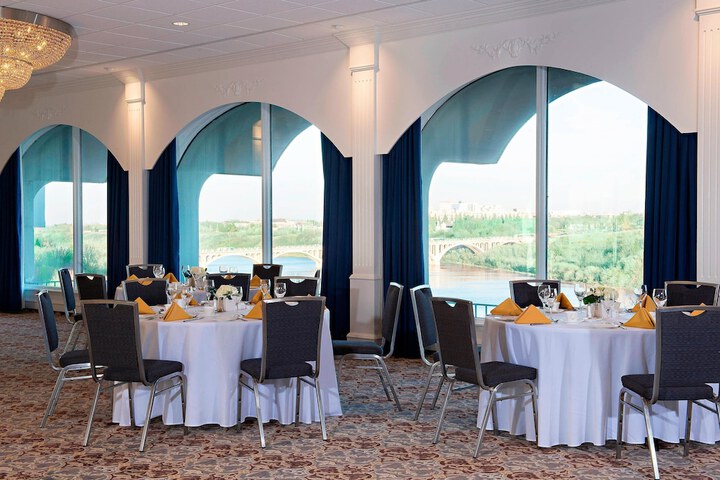 Ballroom/Hall 78 of 112