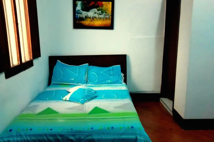 Room 9 of 14
