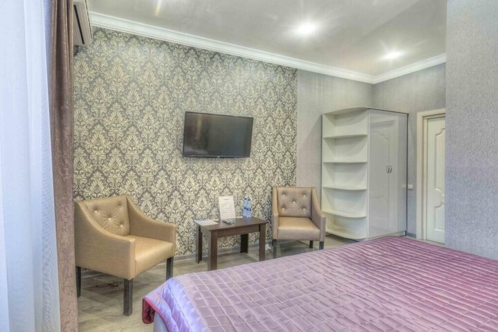 Room 17 of 27
