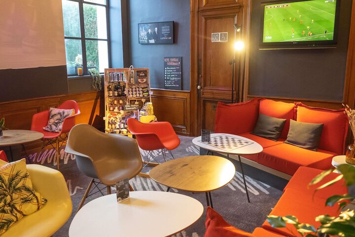 Lounge 58 of 96