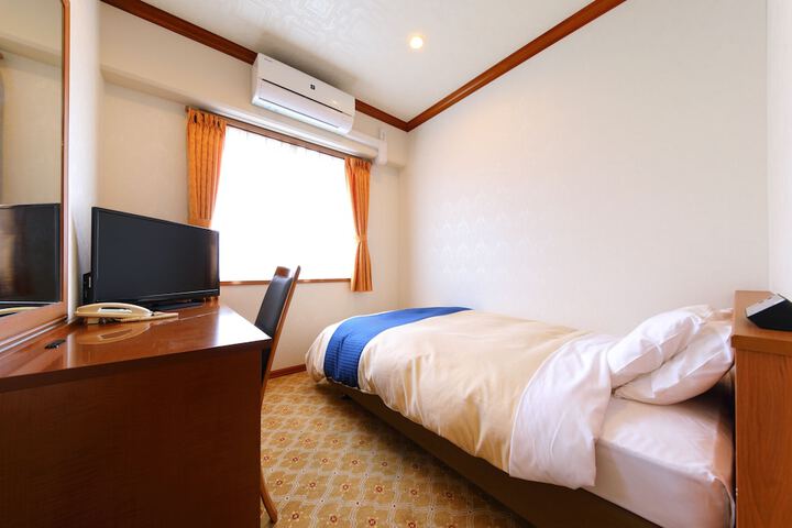 Room 8 of 25