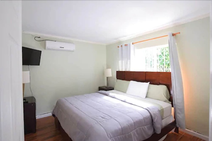 Room 32 of 93