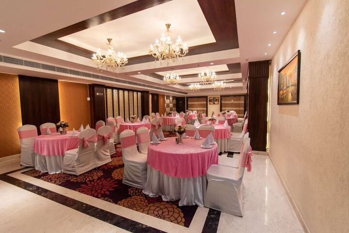 Ballroom/Hall 61 of 74