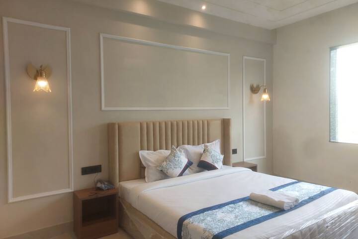 Room 8 of 38