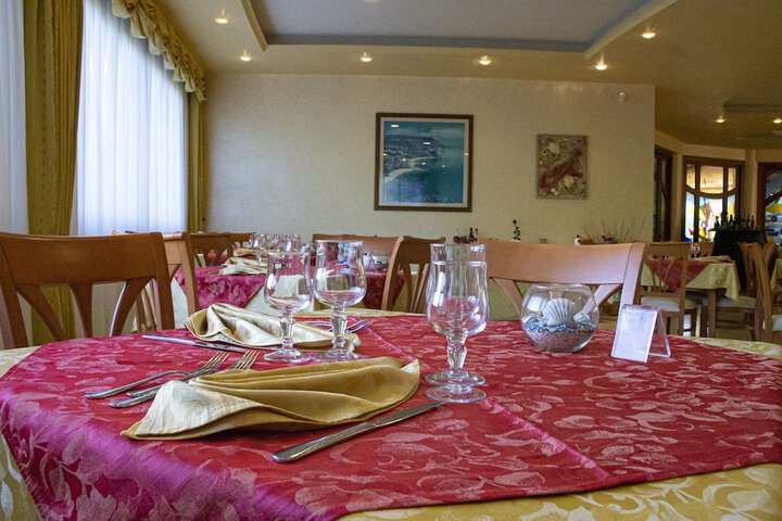 Dining 50 of 63