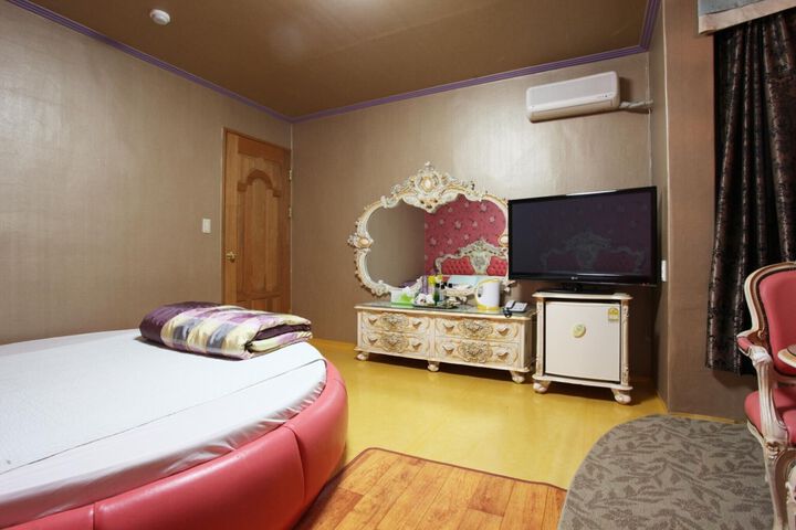 Room 67 of 79