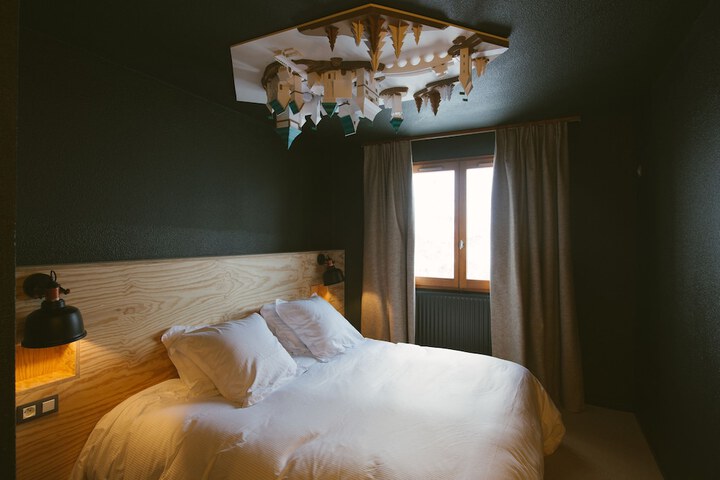 Room 3 of 25