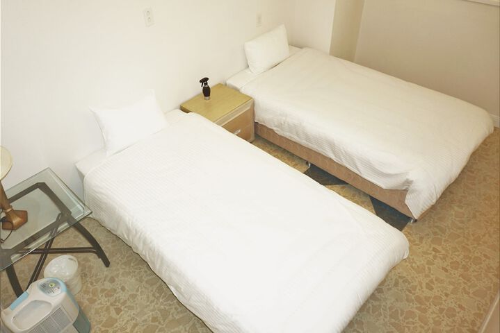 Room 6 of 82