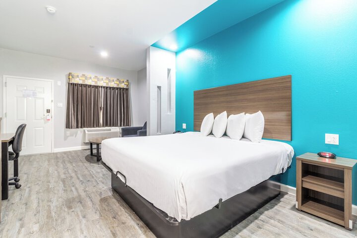 Room 18 of 29