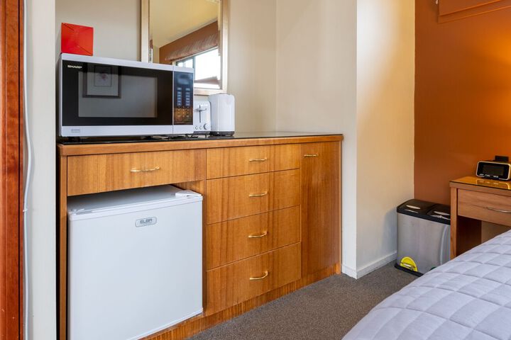 Room 8 of 12