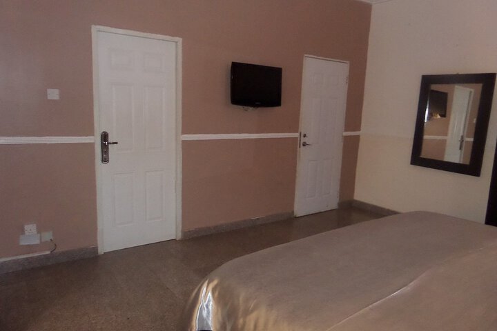 Room 12 of 28